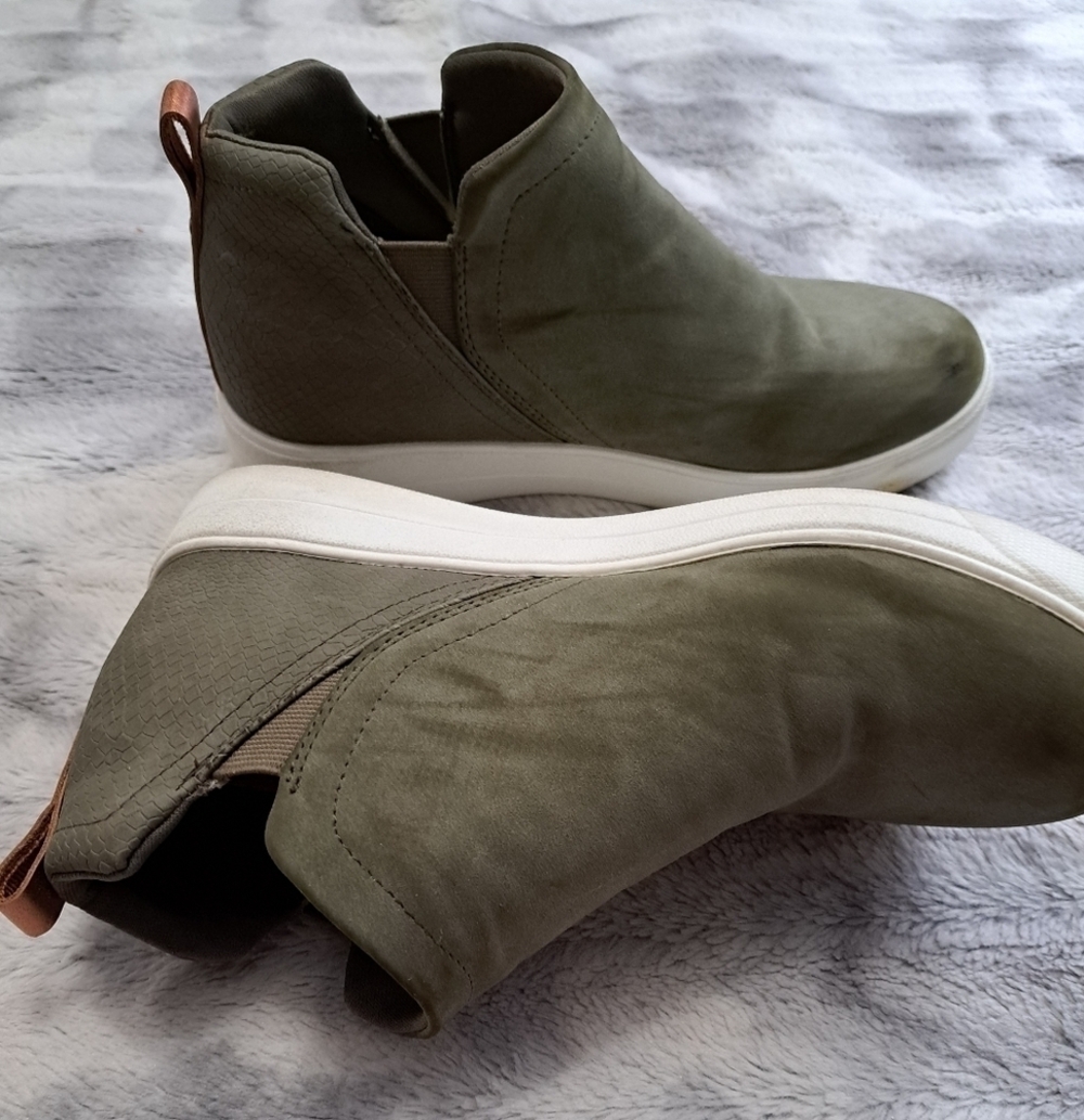 Ryka Vera Wedge Sneaker Size 9